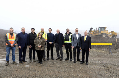 Left to right: Tim Larson (Bartek), Minister Neil Lumsden, MP Chad Collins, Minister Lisa Thompson, Hamid Goli (Bartek), Jose Kafie (Bartek), John Burrows (Bartek), Jim Vincent (Bartek), Steven Chambers (Bartek), Minister Vic Fedeli. (CNW Group/Bartek Ingredients Inc.)