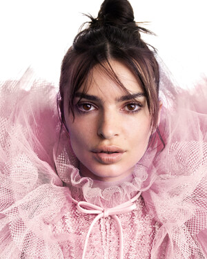 EMILY RATAJKOWSKI ANNOUNCED AS THE NEW FACE OF VIKTOR&amp;ROLF'S FLOWERBOMB