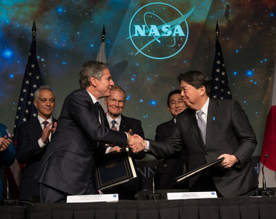 U.S. Secretary of State Antony Blinken, front left, and Japan’s Minister for Foreign Affairs, Hayashi Yoshimasa, front right, shake hands after signing an agreement that builds on a long history of collaboration in space exploration between the U.S. and Japan, Friday, Jan. 13, 2023, at the Mary W. Jackson NASA Headquarters building in Washington. Also present were, U.S. Ambassador to Japan Rahm Emanuel, left, NASA Administrator Bill Nelson, second from left, and Prime Minister of Japan, His Excellency Kishida Fumio, right. “The Framework Agreement Between the Government of Japan and the Government of the United States of America for Cooperation in Space Exploration and Use of Outer Space, Including the Moon and Other Celestial Bodies, For Peaceful Purposes” covers joint activities including space science, Earth science, space operations and exploration, aeronautical science and technology, space technology, space transportation, and safety and mission assurance, among others. Photo Credit: (NASA/Aubrey Gemignani)