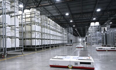 AGV(automated guided vehicles) in LG Electronics Tennessee Factory (PRNewsfoto/LG Electronics, Inc.)