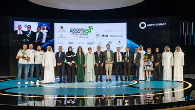 HE Mariam Almheiri, Minister of Climate Change & Environment, Rima Al Mokarrab, Chair of Tamkeen, FoodTech Challenge winners and partners - Aspire, Silal, ADQ & Emirates Foundation