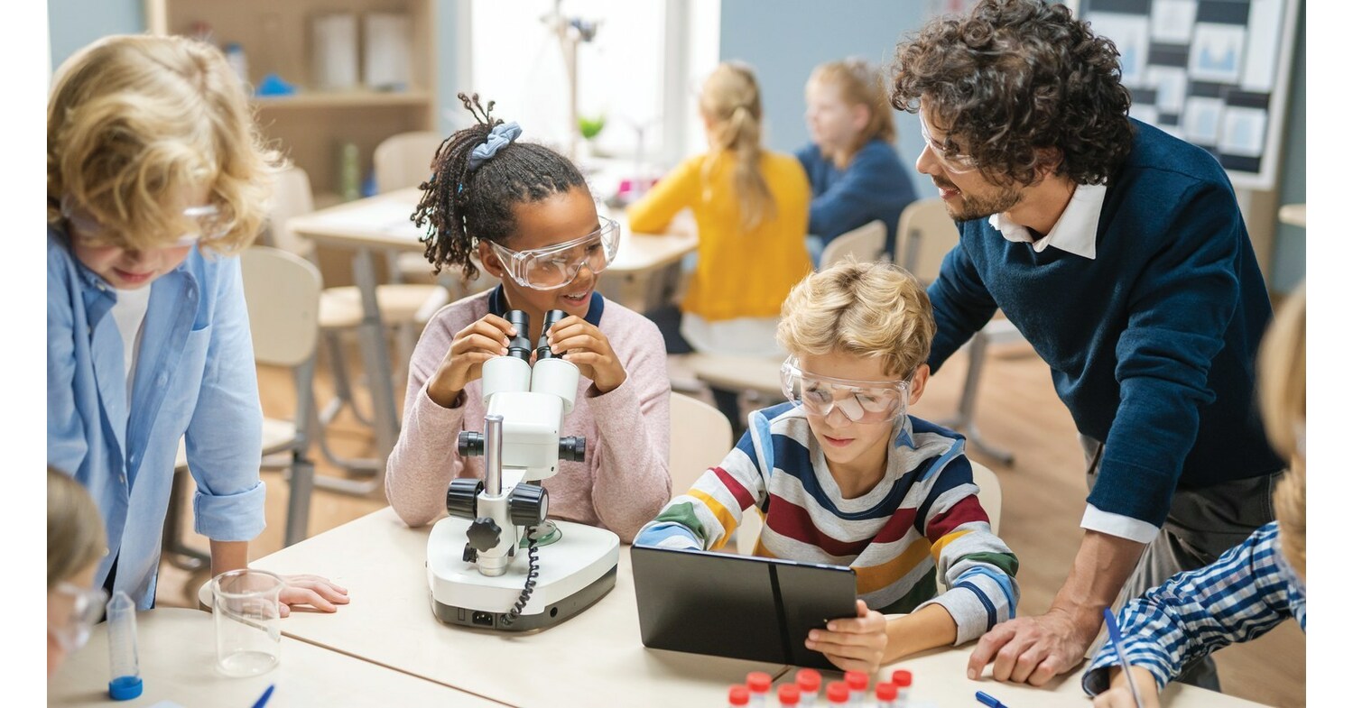 TEACHERS OF TOMORROW REVEALS NEW TEACHER SCHOLARSHIP RECIPIENTS