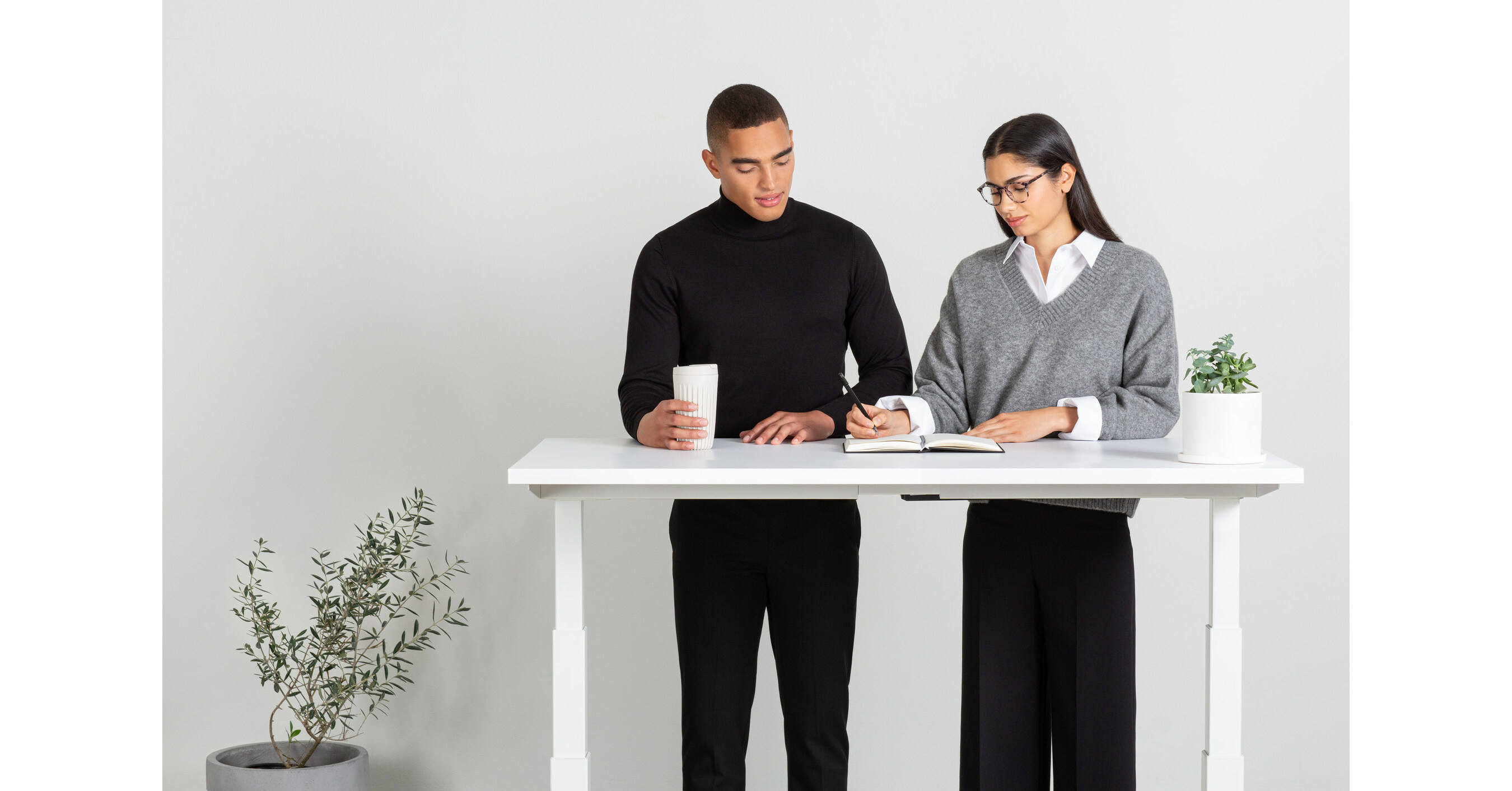 Staples Canada launches Longevity™, Canada's best ergonomic desk, in