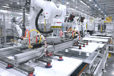 LG’s world-class autonomous factory in Tennessee utilizes advanced digital technologies from AI and big data to IoT and robots.