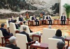 Chinese Premier Holds Symposium with Foreign Experts