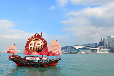 Dukling decorated with CNY elements (CNW Group/Hong Kong Tourism Board)