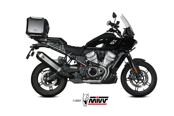 In the photo, the Harley-Davidson "maxienduro" is fitted with the SPEED EDGE aftermarket exhaust. Produced by the Italian company MIVV, this model is high-performing, light and definitely of design (note its hexagonal shape). For the Pan America 1250, SPEED EDGE is available in titanium or black stainless steel.
Technical insights and prices in the text. (PRNewsfoto/MIVV)