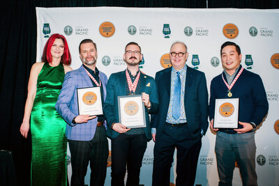 Co-Hosts Davin de Kergommeaux & Heather Leary with the Proximo Spirits Canada team, who received three awards and four medals during the ceremony. (CNW Group/Canadian Whisky Awards)