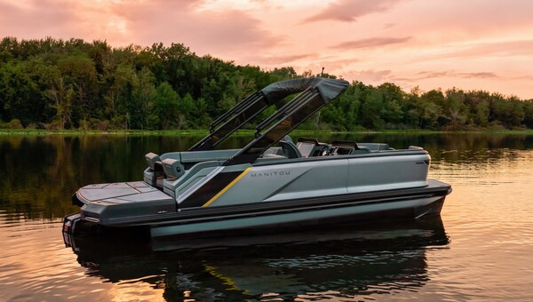 All-new Manitou pontoon boats revolutionize the boating experience with a timeless, modern design, a one-of-a-kind on-board experience and groundbreaking Rotax® S, the world’s first outboard engine featuring Stealth® Technology. ©BRP 2022 (CNW Group/BRP Inc.)