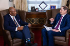 USSFCU CEO sits down with U.S. Senator Ron Wyden to discuss the passion and the people behind the credit union movement.