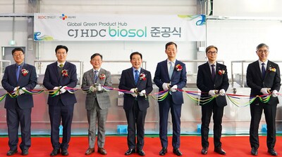 Representatives from CJ CheilJedang and HDC Hyundai EP cut the ribbon to celebrate the completion of a new 11,000-ton capacity bioplastic compounding plant in Jincheon, Chungcheongbuk-do, South Korea, part of their joint venture, CJ HDC biosol.