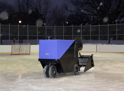 Turo helps Canadians turn their neighbourhood rink into professional ice with the Turo SK8 (CNW Group/Turo)