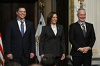 美国副总统授予前NASA宇航员国会太空荣誉勋章