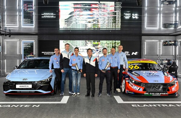 (From left) Norbert Michelisz (2019 Champion), Till Wartenberg (Vice President of N Brand Management and Motorsport sub-division), Mikel Azcona (2022 champion), Jaehoon Chang (President and CEO), Gabriele Rizzo (BRC Team Manager), Gabriele Tarquini (2018 Champion), Andrea Cisotti (Hyundai Motorsport GmbH Customer Racing Manager)