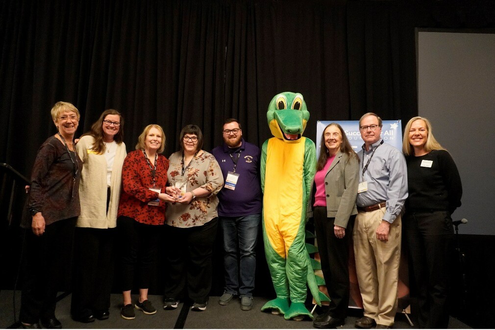 Success for All Foundation Honors Edwin Loe Elementary for "Outstanding Student Success" - Vimarsana News