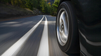 Closeup of car tire (CNW Group/Geotab Inc.)