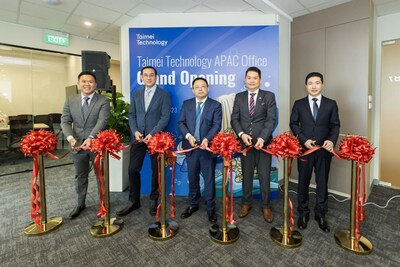 Guests at the ribbon-cutting ceremony: Taimei Technology PAC BD head Sam Xu (first from left), National Healthcare Group (NHG) deputy CEO professor Benjamin Seet (second from left), Taimei Technology chairman and CEO Lu Zhao (middle), CSI Medical Research CEO Nelson Wong (second from right) and Taimei Technology vice president, general manager of clinical research business unit and APAC head Nate Zhang (first from right)