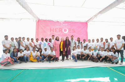 Secretary Clinton with 40 Heroes from the Desai Foundation's Heroes for Humanity Initiative