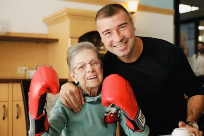 Thanks to The Chartwell Foundation, whose mission is to make the dreams of seniors come true, Madeleine Therrien, a resident of Chartwell Les cores, in Laval, was able to fulfill her dearest wish to meet her idol, former boxing world champion Lucian Bute. (CNW Group/The Chartwell Foundation)