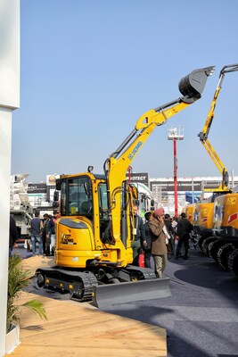 During the bauma CONEXPO INDIA 2023, XCMG Excavator gained over 300 prospective clients and received pre-sale orders for nearly 100 units of equipment in total. (PRNewsfoto/XCMG Excavator)