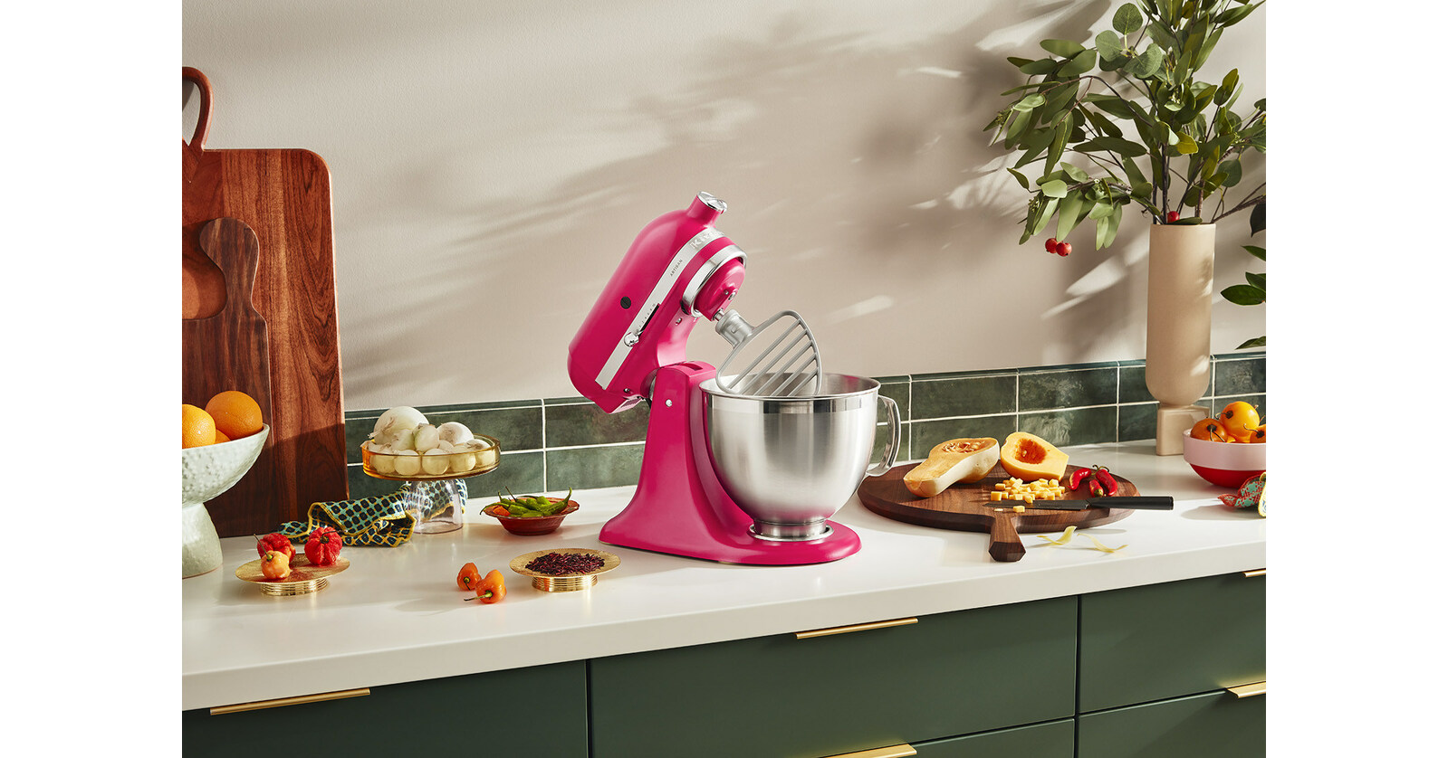 HIBISCUS COLOR AS YEAR, OF THE MADE KITCHENAID® ANNOUNCES TO ATTRACT MAKERS 2023