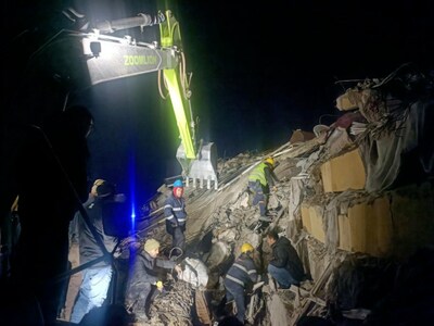 Zoomlion rescue team assist in rescuing trapped people