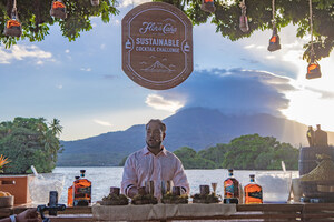 Carlos Ferron du Panama remporte la finale mondiale du Sustainable Cocktail Challenge de Flor de Caña