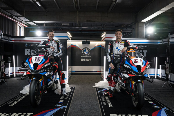 Scott Reading and Michael van der Mark and the new-look ROKiT BMW Motorrad livery (PRNewsfoto/ROKiT)