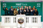 m&t银行在纽约证券交易所敲响开市钟，纪念黑人历史月