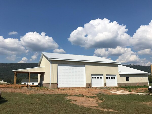 A custom pole barn designed by Troyer Post Buildings