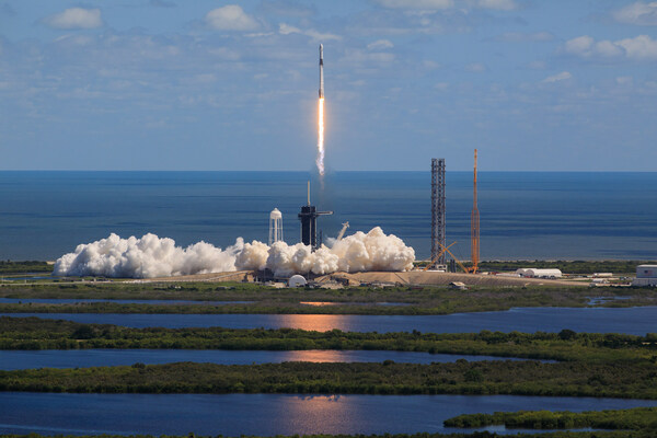 SpaceX’s Falcon 9 rocket, with the Dragon Endurance spacecraft atop, lifts off from NASA’s Kennedy Space Center Launch Complex 39A in Florida on Oct. 5, 2022, on the agency’s SpaceX Crew-5 launch. Inside Endurance are NASA astronauts Nicole Mann, commander; Josh Cassada, pilot; and Mission Specialists Koichi Wakata, of JAXA (Japan Aerospace Exploration Agency), and Roscosmos cosmonaut Anna Kikina. The crew is heading to the International Space Station for a science expedition mission as part of the agency’s Commercial Crew Program. Liftoff occurred at noon EDT. Credits: Kim Shiflett