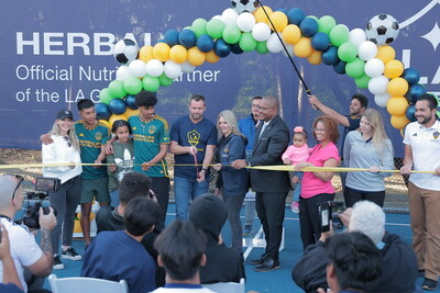 HERBALIFE NUTRITION, LA GALAXY, AND THE U.S. SOCCER FOUNDATION UNVEIL NEW COMMUNITY MINI-PITCH FIELDS AT DEFOREST PARK IN LONG BEACH WeeklyReviewer