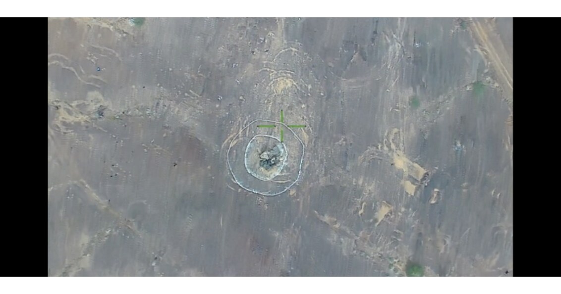 Na veletrhu IDEX 2023 bude představen bezpilotn&iacute; bombard&eacute;r, kter&yacute; vojen&scaron;t&iacute; představitel&eacute; chv&aacute;lili při cvičen&iacute; ostr&eacute; střelby na Bl&iacute;zk&eacute;m v&yacute;chodě