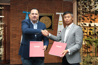 Anacafé y ProfilePrint firman alianza, José Tulio González (izquierda, presidente de Anacafé) y Alan Lai (CEO de ProfilePrint)