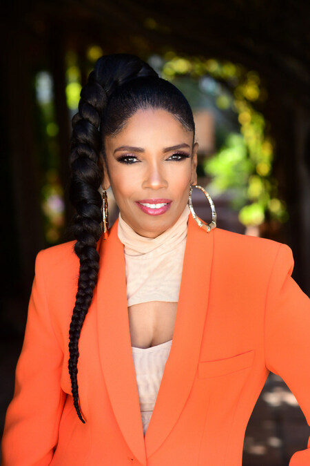 THE SPECIAL REPORT WITH CIVIL RIGHTS ATTORNEY AND MEDIA PERSONALITY AREVA MARTIN WINS ANTHEM AWARD FOR SPOTLIGHTING RACIAL DISPARITIES AND SOCIAL INEQUITIES IN AMERICA - Vimarsana News