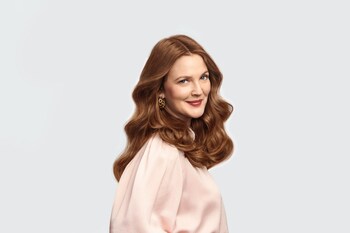 Drew Barrymore on the set of her first Garnier Nutrisse commercial