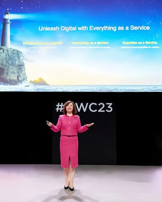 Jacqueline Shi pronuncia el discurso de apertura de Huawei Cloud (PRNewsfoto/HUAWEI CLOUD)