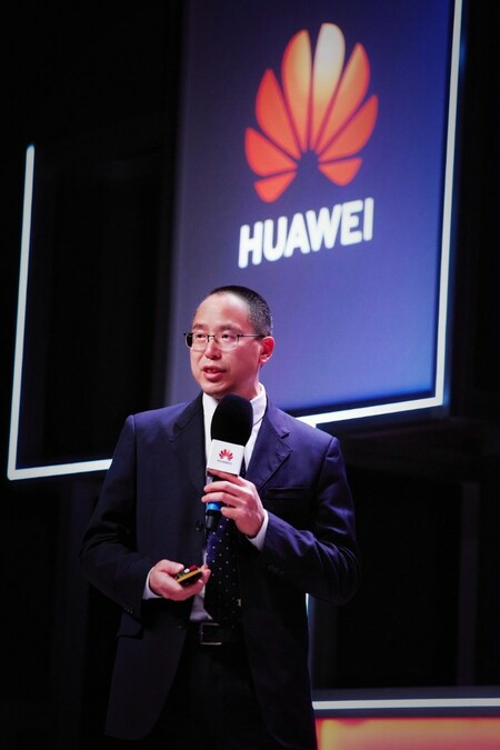 https://mma.prnewswire.com/media/2011638/Cao_Ming_giving_a_keynote_speech_MWC_Barcelona_2023.jpg?p=twitter