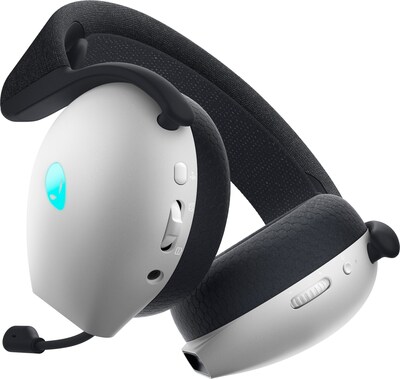 On-headset controls including game/chat balance, volume, mic mute and on/off offer a tactile feel for easy in-game audio adjustments when using the 2.4GHz wireless connection.