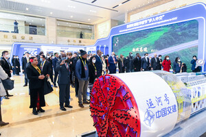 GLOBAL TIMES ONLINE: Diplomatische Gesandte besuchen die China Communications Construction Company