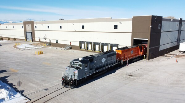 Broe Real Estate Group’s 386,000 SF rail-served flatbed distribution center for The Home Depot is NAIOP’s 2022 Industrial Project of the Year. The build-to-suit project located in The Broe Group’s Access 25 Logistics Park is serviced by a custom-designed OmniTRAX freight rail solution that enables optimized freight movement within the facility and provides direct connections to the nationwide Class I rail network.