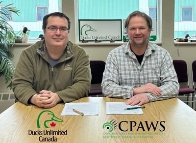 Barrett Lenoir, Conservation Programs Specialist of NWT and Kris Brekke, Executive Director of CPAWS-NWT sign Collaboration Agreement (CNW Group/DUCKS UNLIMITED CANADA)