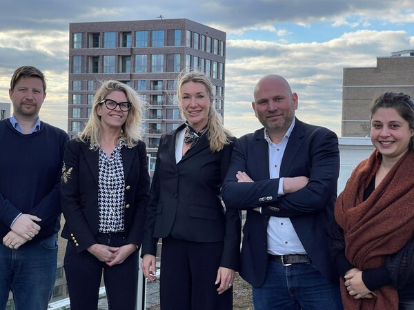 From left to right: Oliver Steelant (Sales Manager BeLux), Ester Boer (CFO), Yvonne Boels (Chairman Bäro and CEO Boels & Partners), Peter Renders (Manager Team International Business) and Mariana Ferreira (Architect and Light Planner).