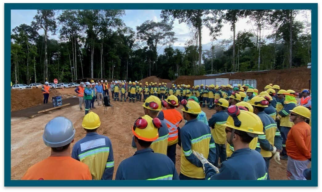 Figure 9 – Daily Morning Safety Meeting and Stretching (CNW Group/G Mining Ventures Corp)