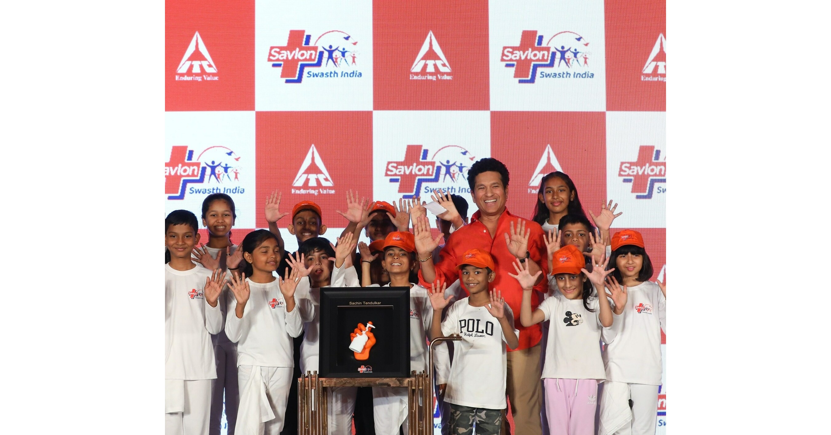 Savlon Swasth India pr&eacute;sente Sachin Tendulkar, premier &laquo; ambassadeur des mains &raquo; au monde, pour inciter des milliards de personnes &agrave; se laver les mains