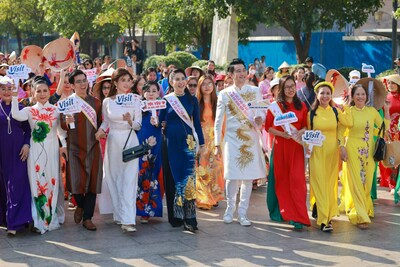 The Ao Dai parade with over 3,000 participants in Ao Dai Festival 2023