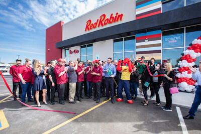 Red Robin President and CEO G.J. Hart, Make-A-Wish America President and CEO Leslie Motter and the Glendale Chamber of Commerce celebrate the opening of the 19th Red Robin location in Arizona, as well as Red Robin’s newly-announced national giving partnership with Make-A-Wish, with a ribbon cutting on March 6, 2023.