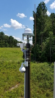 OWL GroundAware® 360-degree surveillance radar deployed at transmission substation for NERC CIP-014 compliance. Radar is integrated with camera technology to provide real-time situational awareness within a 1 km range of the substation, providing coverage across hundreds of acres with a single radar.