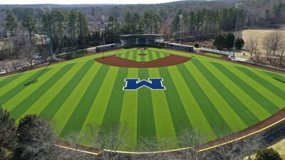 Hellas installed Major Play® synthetic turf at Marietta High School in Northwest Georgia. “Marietta is on par with some of the best playing fields in the country,” according to Josh Davis, first-year head baseball coach at Marietta High School. The former Chicago Cubs player says the ball hops and bounces are true and he should know in addition to his professional baseball career, Davis played at Virginia Tech and is the son of former Atlanta Braves and Cubs Catcher Jody Davis.