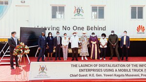 Huawei et ses partenaires renforcent l'inclusion numérique en Ouganda grâce au projet DigiTruck